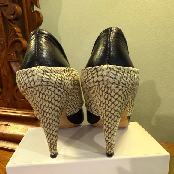 Loeffler Randall Black Leather Cream Snakeskin Colorblock 3.75”Heels Size 7 $428 - Picture 4 of 12
